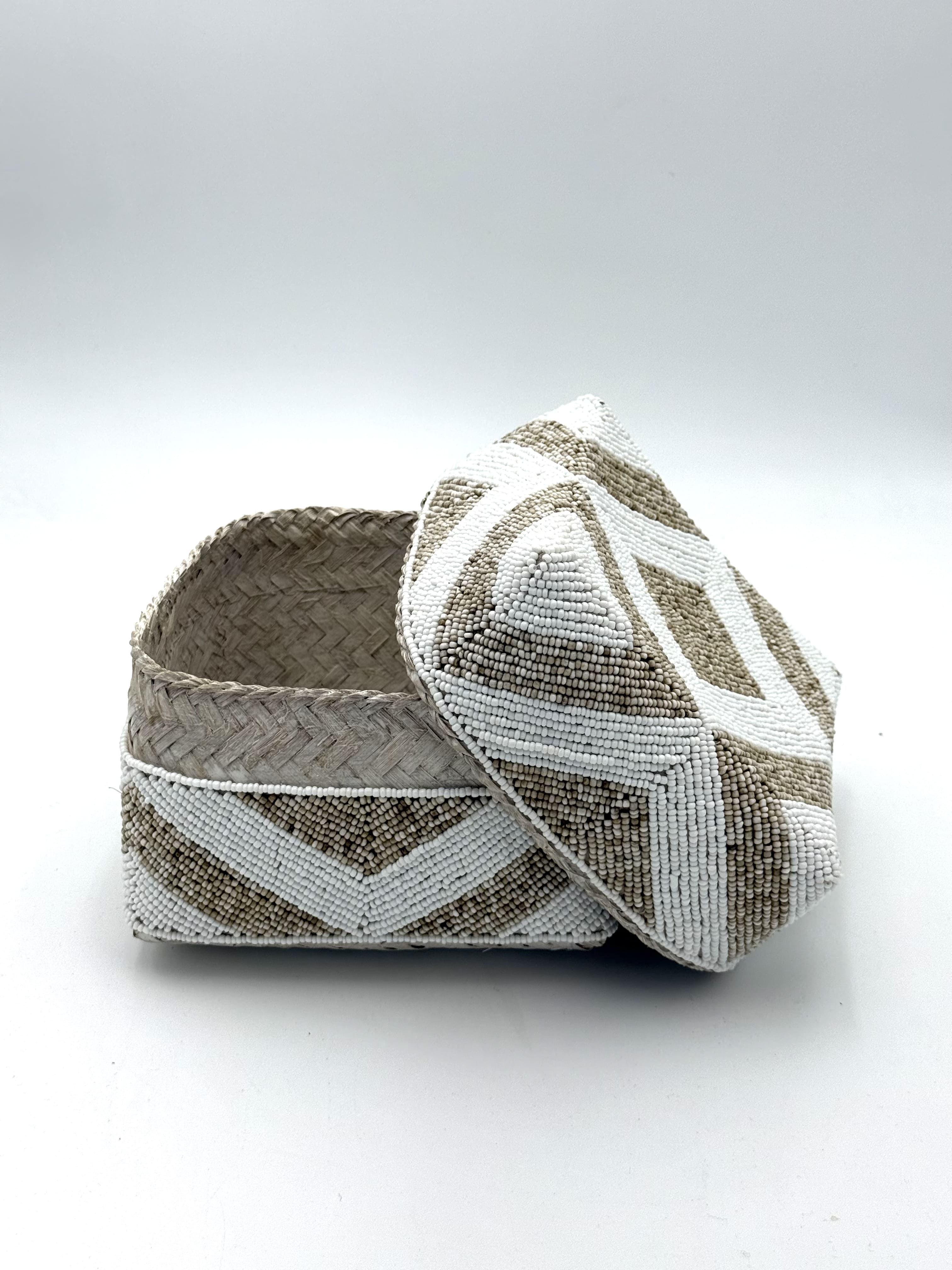 Scatole in bambù ricoperte di perline: Onda di cotone