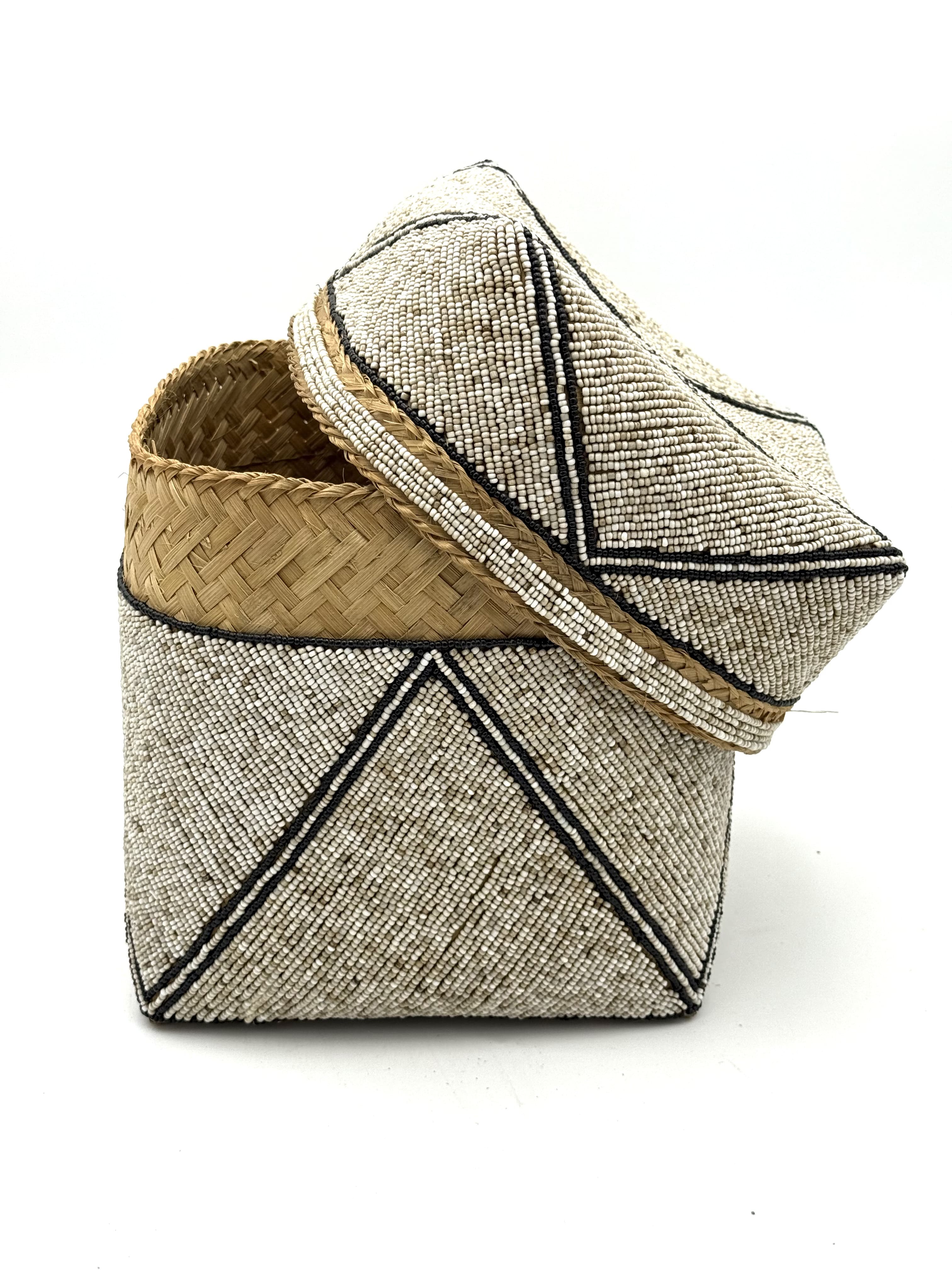 Scatole in bambù ricoperte di perline: Oasi Notturna